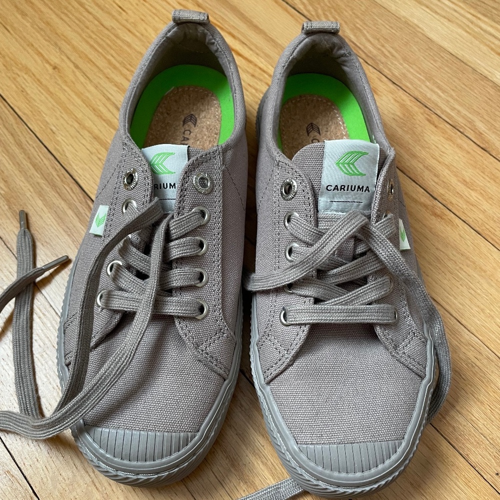 CARIUMA OCA Gray Canvas Low Top Sneakers Sz 7.5